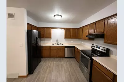 2568  Pebble Valley Rd, Waukesha, WI 53188 - Photo 9