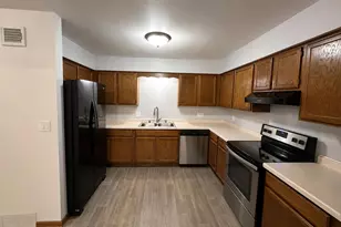 2568 Pebble Valley Rd, Waukesha, WI 53188 - Photo 9