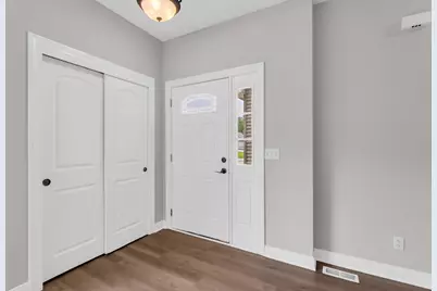 916  Langdon Ct, Racine, WI 53406 - Photo 9