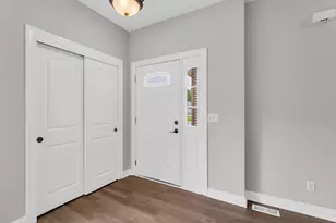 916 Langdon Ct, Racine, WI 53406 - Photo 9