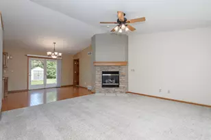 419 Jewel St, Juneau, WI 53039 - Photo 3