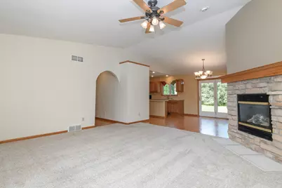 419  Jewel St, Juneau, WI 53039 - Photo 5