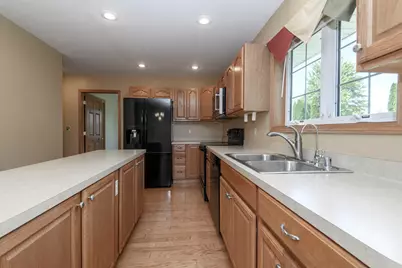 419  Jewel St, Juneau, WI 53039 - Photo 7