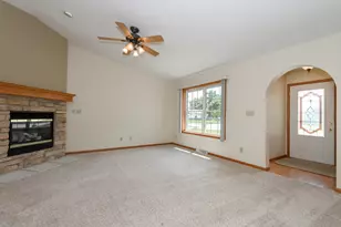 419 Jewel St, Juneau, WI 53039 - Photo 9
