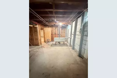 8261 W Daphne St, Milwaukee, WI 53223 - Photo 9