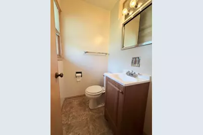 8261 W Daphne St, Milwaukee, WI 53223 - Photo 13