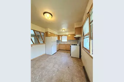 8261 W Daphne St, Milwaukee, WI 53223 - Photo 3