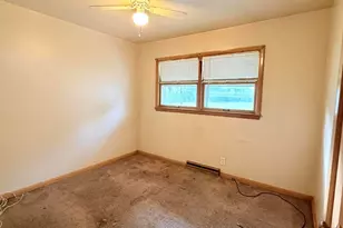 8261 W Daphne St, Milwaukee, WI 53223 - Photo 7