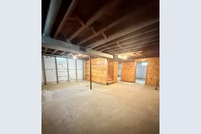8261 W Daphne St, Milwaukee, WI 53223 - Photo 11