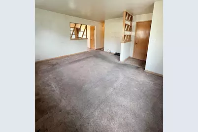 8261 W Daphne St, Milwaukee, WI 53223 - Photo 5