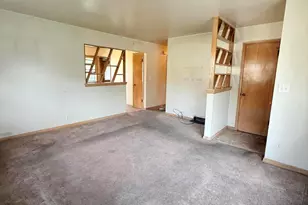 8261 W Daphne St, Milwaukee, WI 53223 - Photo 5