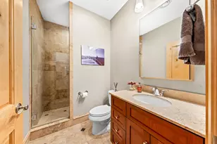 1313 N Franklin Pl, Milwaukee, WI 53202 - Photo 29