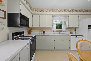 1121 Jean St, Racine, WI 53182 - Photo 9