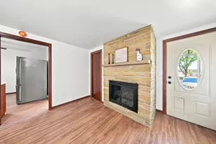 8722 N 52nd St, Brown Deer, WI 53223 - Photo 9