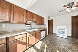3763 S 20th Pl, Milwaukee, WI 53221 - Photo 9