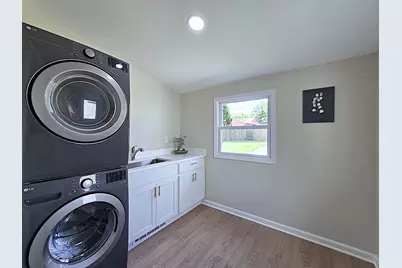 6538 W Euclid Ave, Milwaukee, WI 53219 - Photo 25