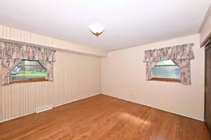 1956 Keith Ln, Grafton, WI 53024 - Photo 15