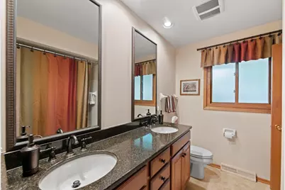 904  Lynne Ct, Waukesha, WI 53186 - Photo 33