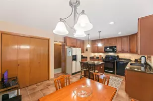 904 Lynne Ct, Waukesha, WI 53186 - Photo 27