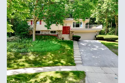 904  Lynne Ct, Waukesha, WI 53186 - Photo 1