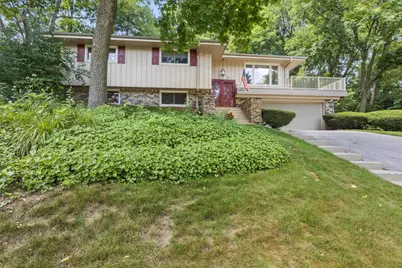 904  Lynne Ct, Waukesha, WI 53186 - Photo 5