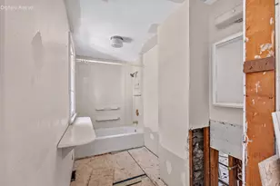 500 W Riverview Dr, Glendale, WI 53209 - Photo 11