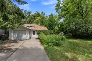 500 W Riverview Dr, Glendale, WI 53209 - Photo 23