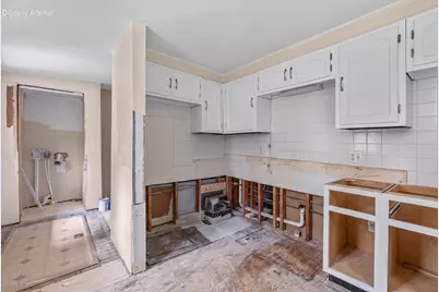 500 W Riverview Dr, Glendale, WI 53209 - Photo 15