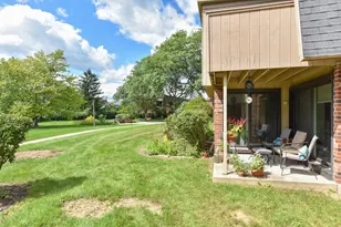 425 W Willow Ct, Fox Point, WI 53217 - Photo 17