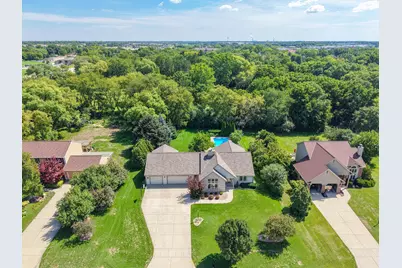 9558 S Fairway Cir, Franklin, WI 53132 - Photo 7