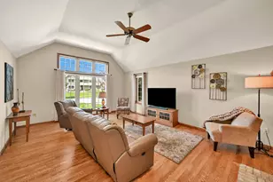 9558 S Fairway Circle, Franklin, WI 53132 - Photo 11