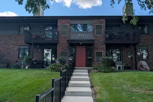 372 Park Hill Dr, Pewaukee, WI 53072 - Photo 1