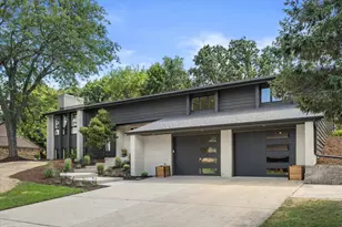 727 Browning Cir, Oconomowoc, WI 53066 - Photo 3