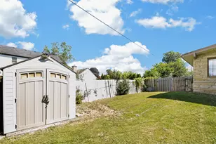 8755 N Pelham Pkwy, Bayside, WI 53217 - Photo 37