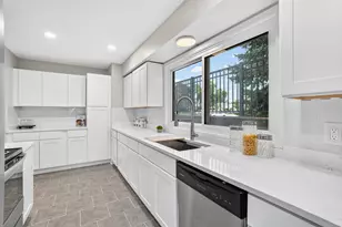 802 S 92nd St, West Allis, WI 53214 - Photo 5