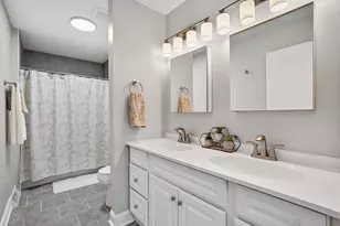 802 S 92nd St, West Allis, WI 53214 - Photo 7