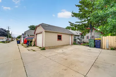 2049 S 72nd St, West Allis, WI 53219 - Photo 17