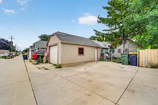 2049 S 72nd St, West Allis, WI 53219 - Photo 17