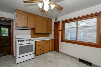 2209 S 63rd St, West Allis, WI 53219 - Photo 9