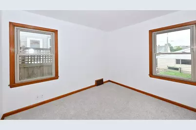 3672 S 19th St, Milwaukee, WI 53221 - Photo 9