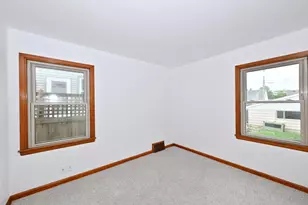 3672 S 19th St, Milwaukee, WI 53221 - Photo 9