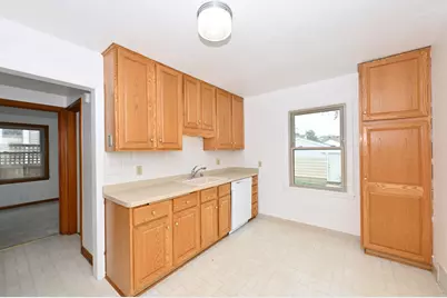 3672 S 19th St, Milwaukee, WI 53221 - Photo 11