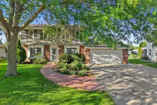 N78W15498 Old Gate Rd, Menomonee Falls, WI 53051 - Photo 35