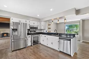 N78W15498 Old Gate Rd, Menomonee Falls, WI 53051 - Photo 7
