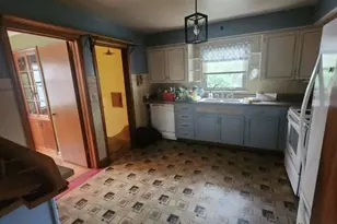 918 Oregon St, Racine, WI 53405 - Photo 7