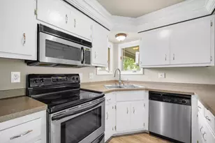 W249S7055 Sugar Maple Dr, Vernon, WI 53189 - Photo 7