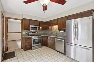 2839 Coventry Ln, Waukesha, WI 53188 - Photo 3