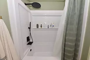 6100 W Hustis St, Milwaukee, WI 53223 - Photo 11