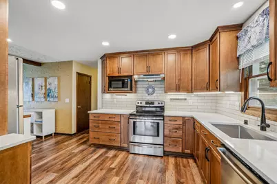 1118  Dogwood Ln, Waukesha, WI 53189 - Photo 5