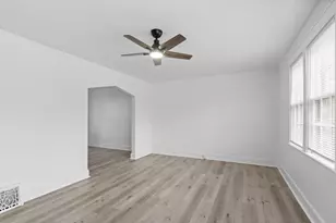 2465 W Congress St, Milwaukee, WI 53209 - Photo 13
